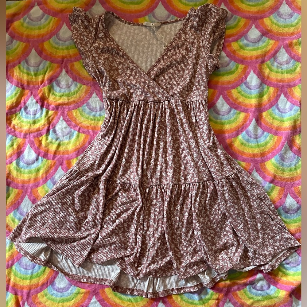 Jessica Simpson a pink flowy dress